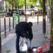 Solitude du trottoir parisien